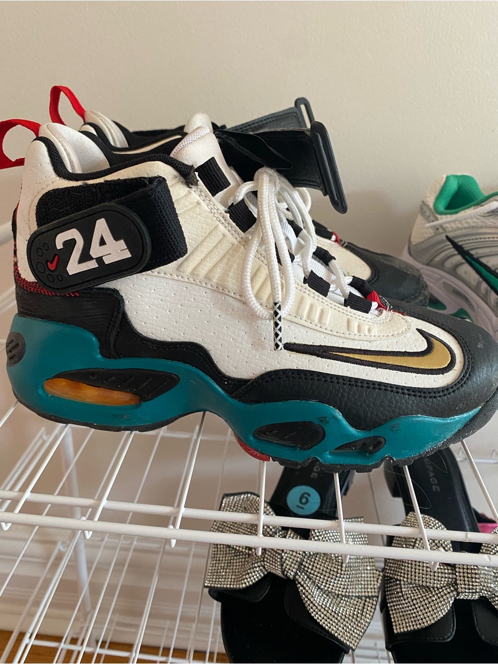 Nike ken Griffey White & Teal Basketball Shoes with Gold Accent size 4y